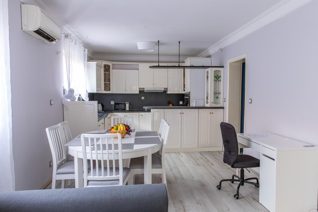 Apartmani Dina Biograd Na Moru Exterior foto