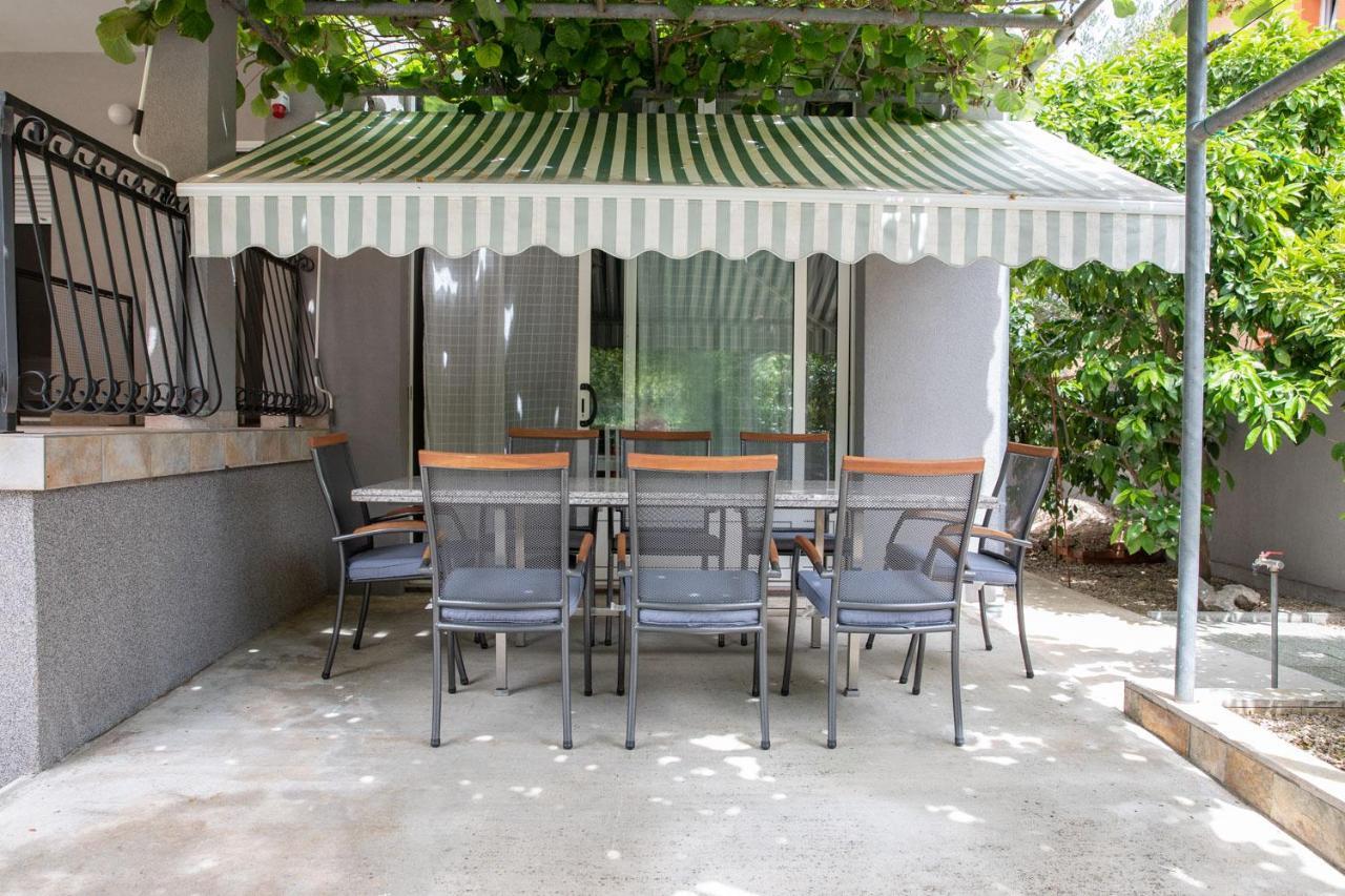 Apartmani Dina Biograd Na Moru Exterior foto